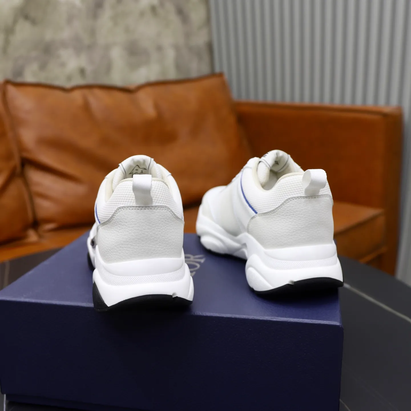 Ex-factory price: 462💰🙅‍♂️🙅‍♂️🙅‍♂️ Brand: Dior DIOR Standard code: 38-44 (45 customized) Grade: Same as the official website Material: Original leather splicing Comfortable and breathable lining Original wear-resistant outsole Style category: Men's fashionable casual shoes Running sneakers Noble luxury brand elements Top luxury Color: actual picture color